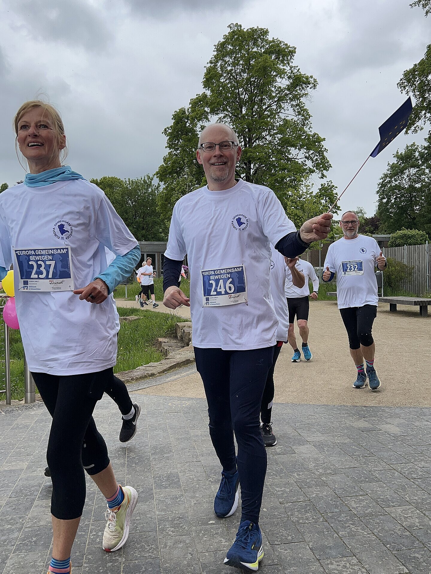 Einlauf der Läuferinnen und Läufer im Ziel in Borgholzhausen