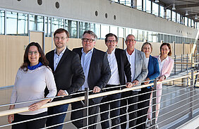 Informierten zu den Vorteilen und Möglichkeiten von Teilqualifikationen (v.l.): Julia Kerl (Agentur für Arbeit), Dr. Martin Noack (Bertelsmann Stiftung), Jörg Schlüpmann (DAA), Björn Huxoll (IHK Ostwestfalen zu Bielefeld), Christian Slotta (Kreis Gütersloh) Nikola Weber und Dr. Marita Reinkemeier (beide pro Wirtschaft GT).