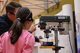MI(N)T-machen ist angesagt: An zahlreichen Ständen und Mitmach-Angeboten können Kinder und Jugendliche sich beim MINT-Mitmach-Tag am 22. November ganz praktisch ausprobieren.