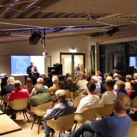 Ralph Brinkhaus spricht im Rahmen der Veranstaltung des EUROPE DIRECT Kreis Gütersloh