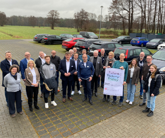 Ein Gruppenfoto, welches die Akteure des FFF zeigt.