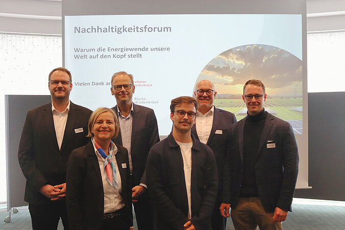 Nahmen die Energiewende in den Blick (v.l.): Johannes Haverkamp (Kreissparkasse Halle-Wiedenbrück), Nikola Weber (pro Wirtschaft GT), Dr. Tim Meyer, Jonas Keldenich (pro Wirtschaft GT), Tobias Peselmann (pbr NETZenergie), Sebastian Czoske (Stadt Rheda-Wiedenbrück).