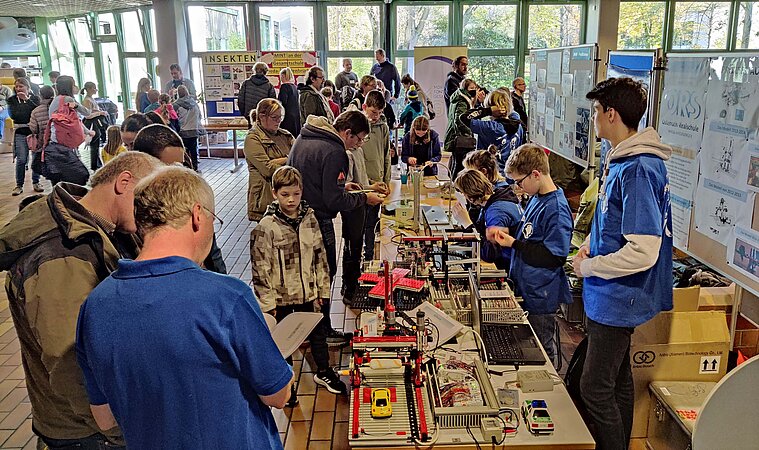 Die Akteure der Wissenschaftsshow der CJD-Sekundarschule in Versmold