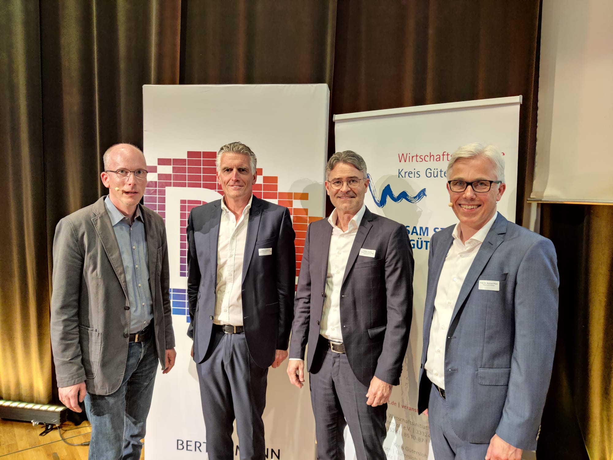 Bz: Stellten die digitale Transformation in den Mittelpunkt: (v.l.) Oliver Hartkämper (Arvato Systems Group), Ullrich Lünstroth (Bertelsmann), Volker Ervens (Wirtschaftsinitiative Kreis Gütersloh) und Prof. Dr. Markus Pfuhl (Viessmann).