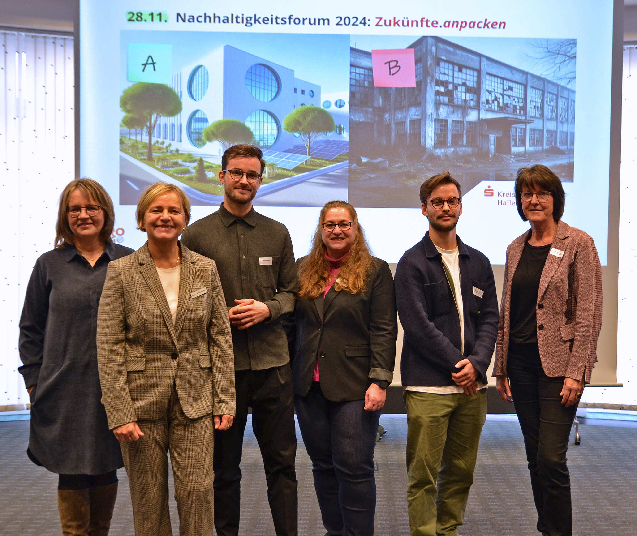 Blickten auf die Transformation der Wirtschaft (vl.l.): Beate Rettkowski-Frische (Seppeler Gruppe), Nikola Weber (pro Wirtschaft GT), Maurice Höfgen, Birgit Wintermann (Bertelsmann Stiftung), Jonas Keldenich (pro Wirtschaft GT) und Simone Heuwinkel (IHK Akademie Ostwestfalen).