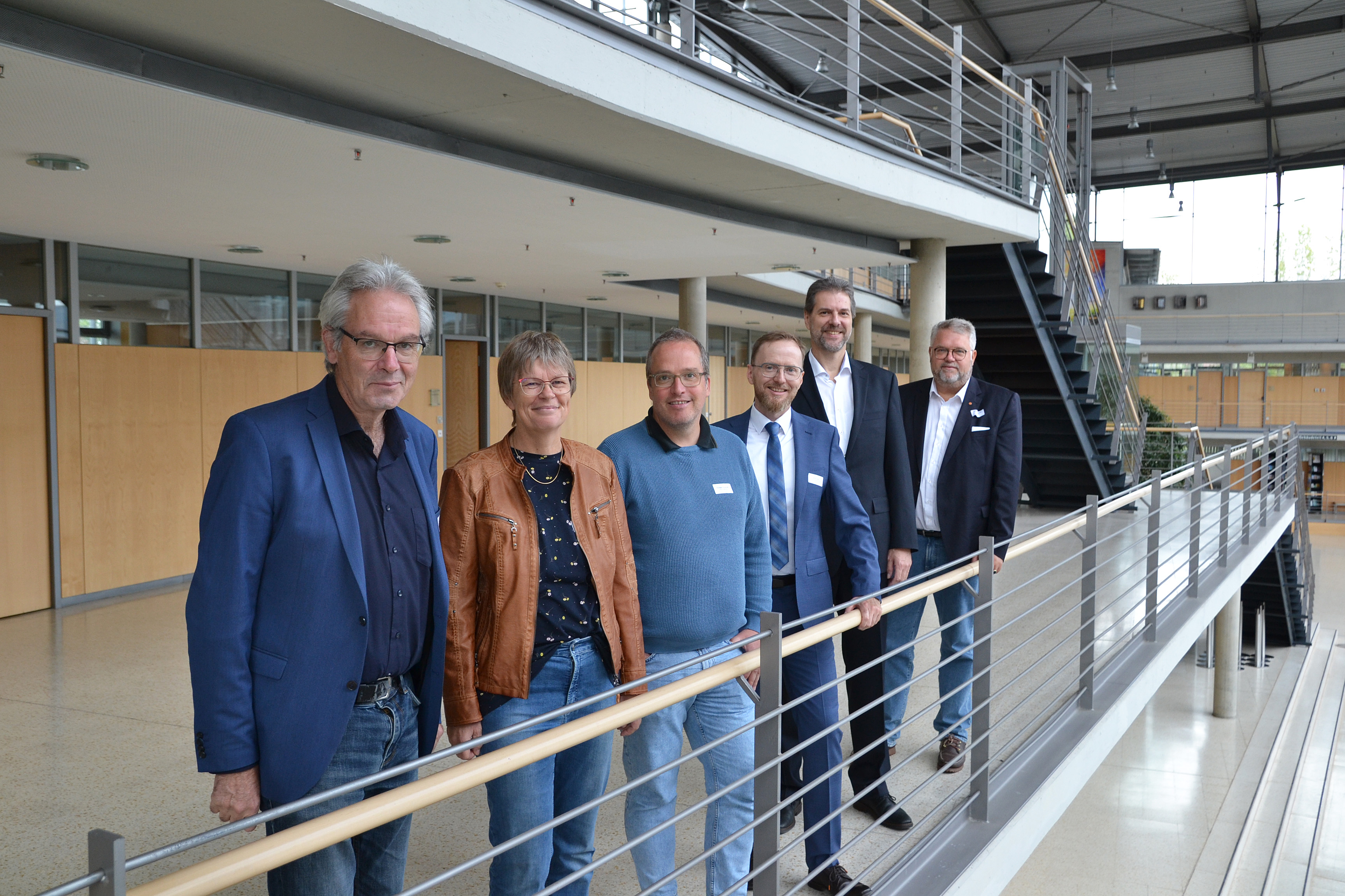 Startklar für den EFRE im Kreis Gütersloh: Josef Wegener, Katrin Koerth-Bartels (beide Bezirksregierung Detmold), Rüdiger Ropinski (Stadt Rietberg), Boris Voß (pro Wirtschaft GT GmbH), Thorsten Schmolke (zweiter stellvertretender Landrat Kreis Gütersloh), Jan Wisomiersky (Lippe Tourismus & Marketing GmbH).