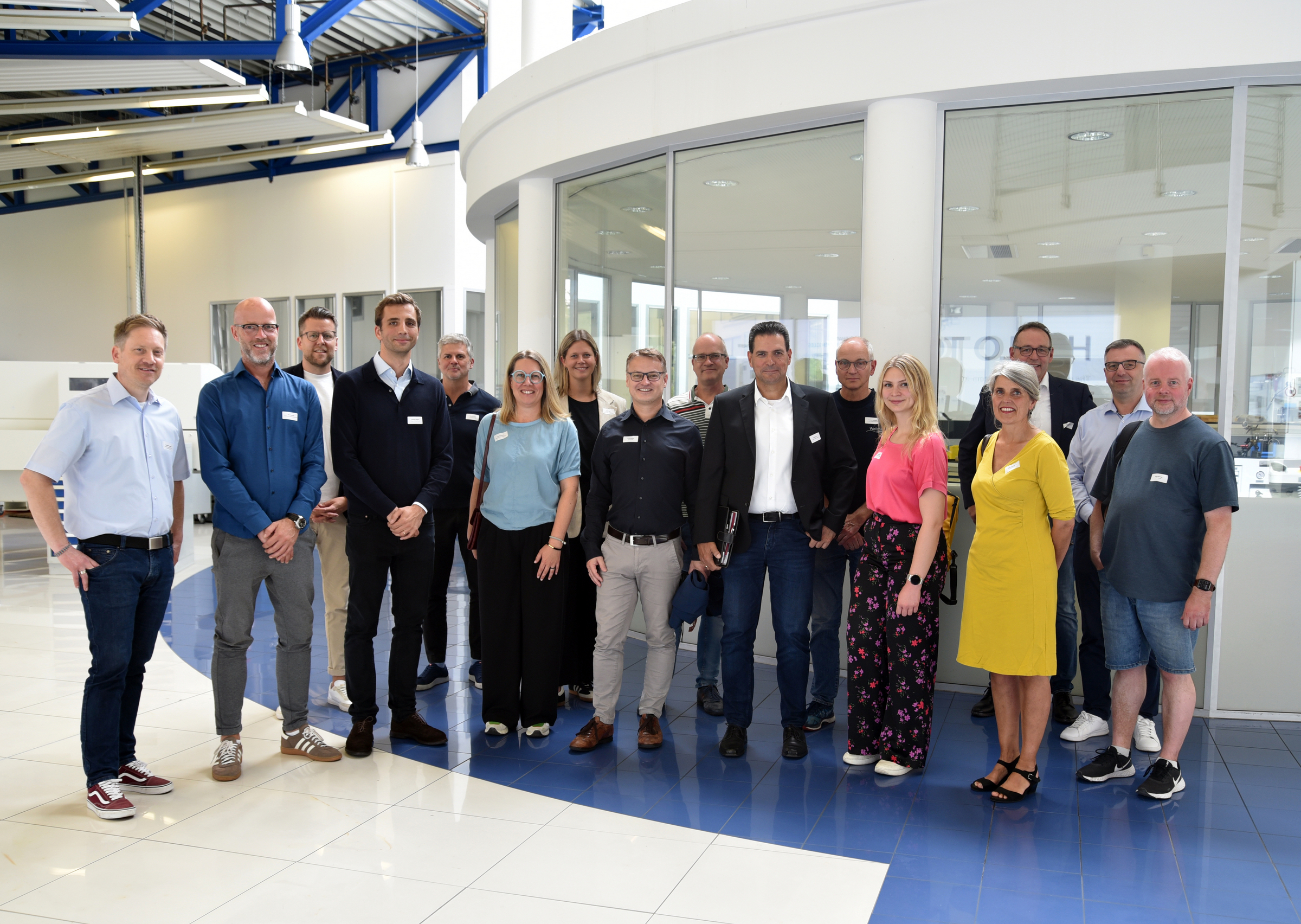 Bei einer Werksführung konnten die Teilnehmenden das Unternehmen kennenlernen.