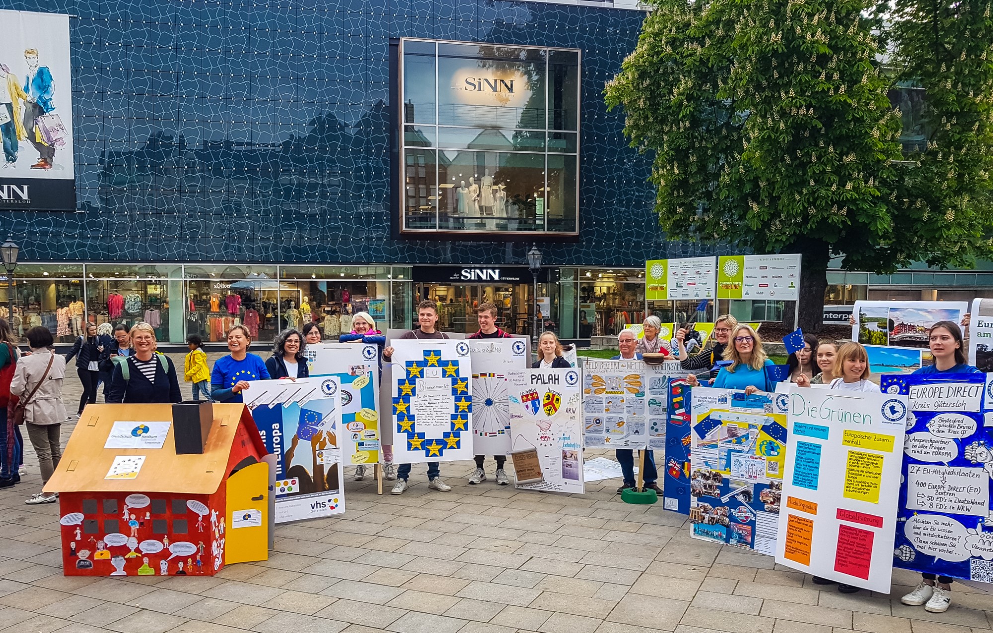 Vereine, Organisationen, Kulturakteure, Unternehmen, Privatpersonen und alle Europa-Interessierten können ab sofort ihre Veranstaltungen in den Europawochen im Kreis Gütersloh online anmelden.  