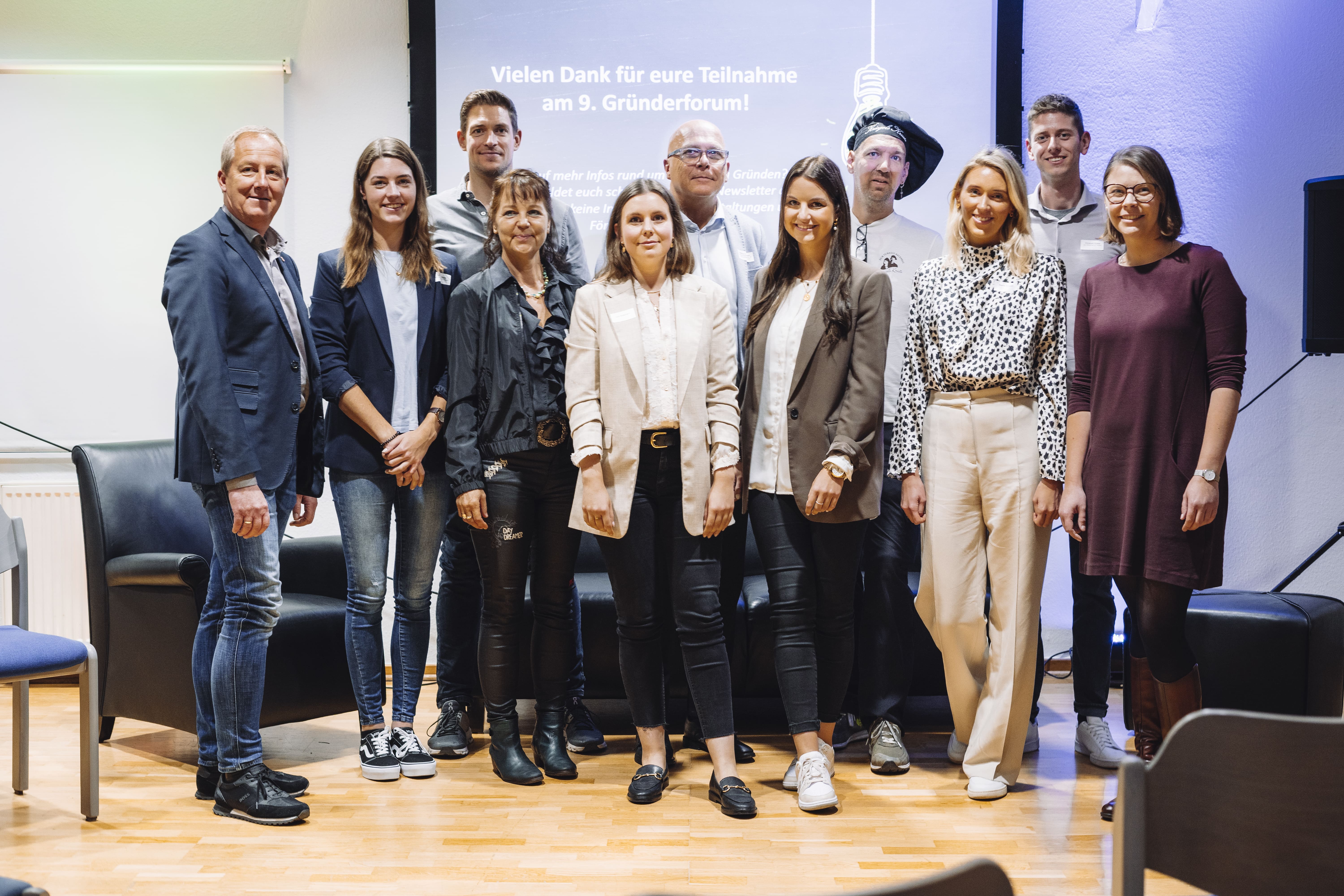 Machten Mut zur Selbstständigkeit (v.l.): Guido Neugebauer (Stadt Werther), Kathrin Bünte (pro Wirtschaft GT), Johannes Ellenberg, Daniela Maria Kriegel, Julia Kettelhake, Markus Corsmeyer, Katharina Kettelhake, Markus Kriegel, Sophia Schütze, Christoph Küster und Anna Niehaus (beide pro Wirtschaft GT)