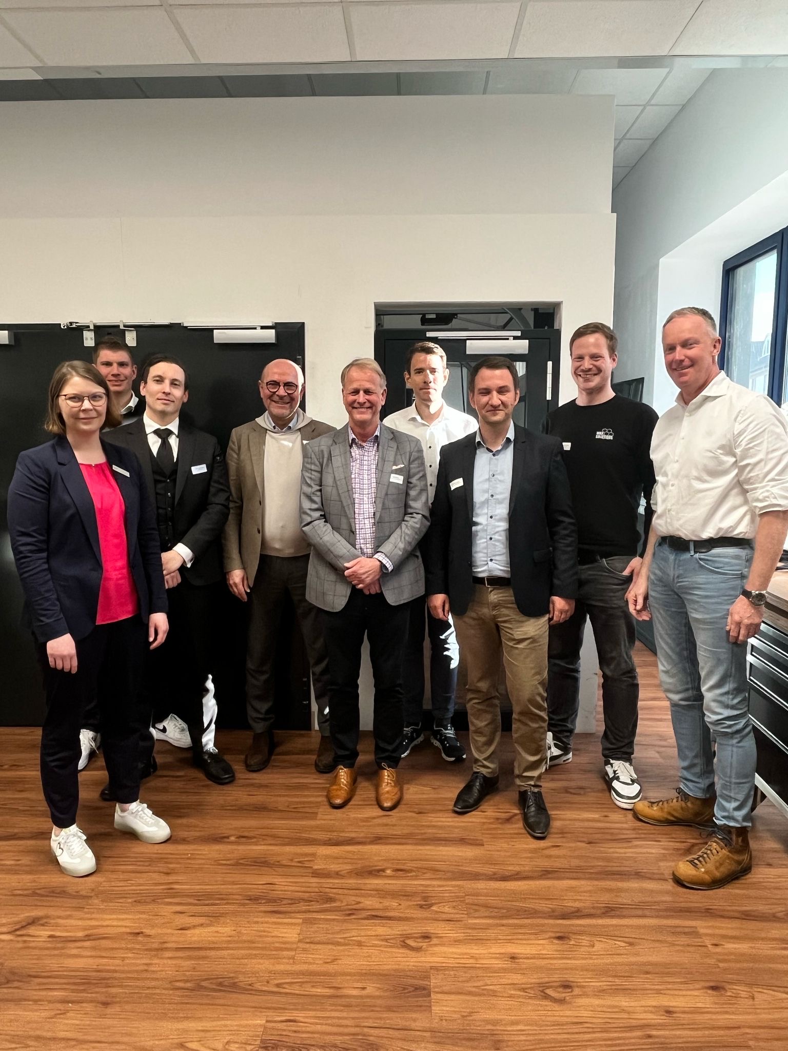 Blickten auf GreenTech-Geschäftsmodelle (v.l.): Anna Niehaus und Yannik Muntel (beide pro Wirtschaft GT), Toni Frankenstein (NatStruct AG), Axel Wizemann (Netzwerk biobasierte Werkstoffe), Kai Bentrup (Algenium), Steffen Reinecke (eCapital), Dr. Stefan Klöpfer (Teckentrup), Dennis Kleine-Tebbe und Volker Willich (beide Wax Solutions).