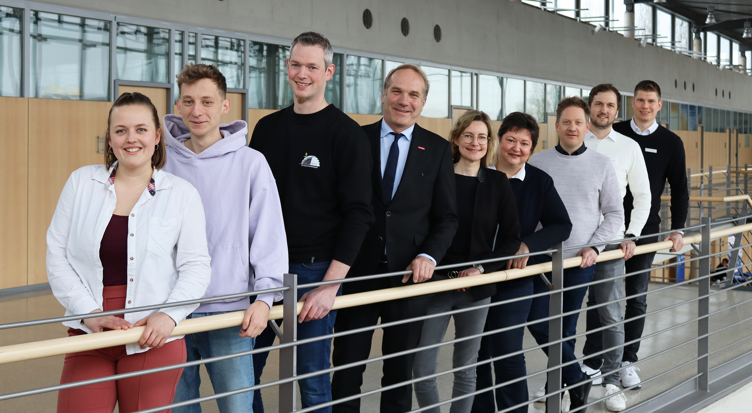 Viel Mut, Tipps und Partner für die eigene Gründung (v.l): Lena Mohr, Stefan Schneidt, Christian Winkelnkemper, Heiner Dresrüsse (Handwerkskammer OWL), Kathrin Teschke (IHK OWL), Angela Rehorst (Handwerkskammer OWL), Jörg Rodehutskors (IMA Gütersloh), Thomas Wolf (concept GT) und Yannik Muntel (pro Wirtschaft GT).