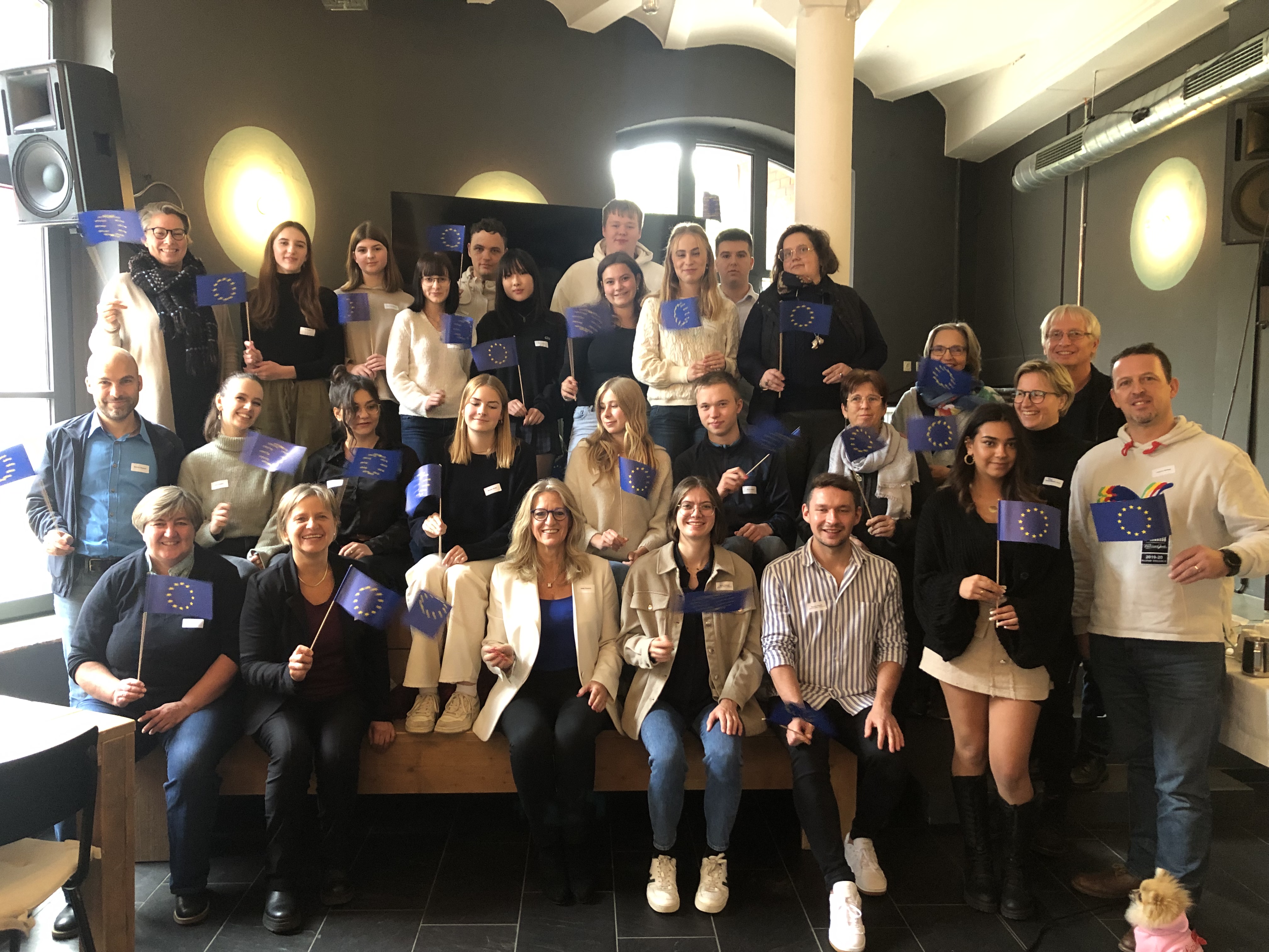 Die Teilnehmenden des EU-Hero-Workshops in der Weberei Gütersloh