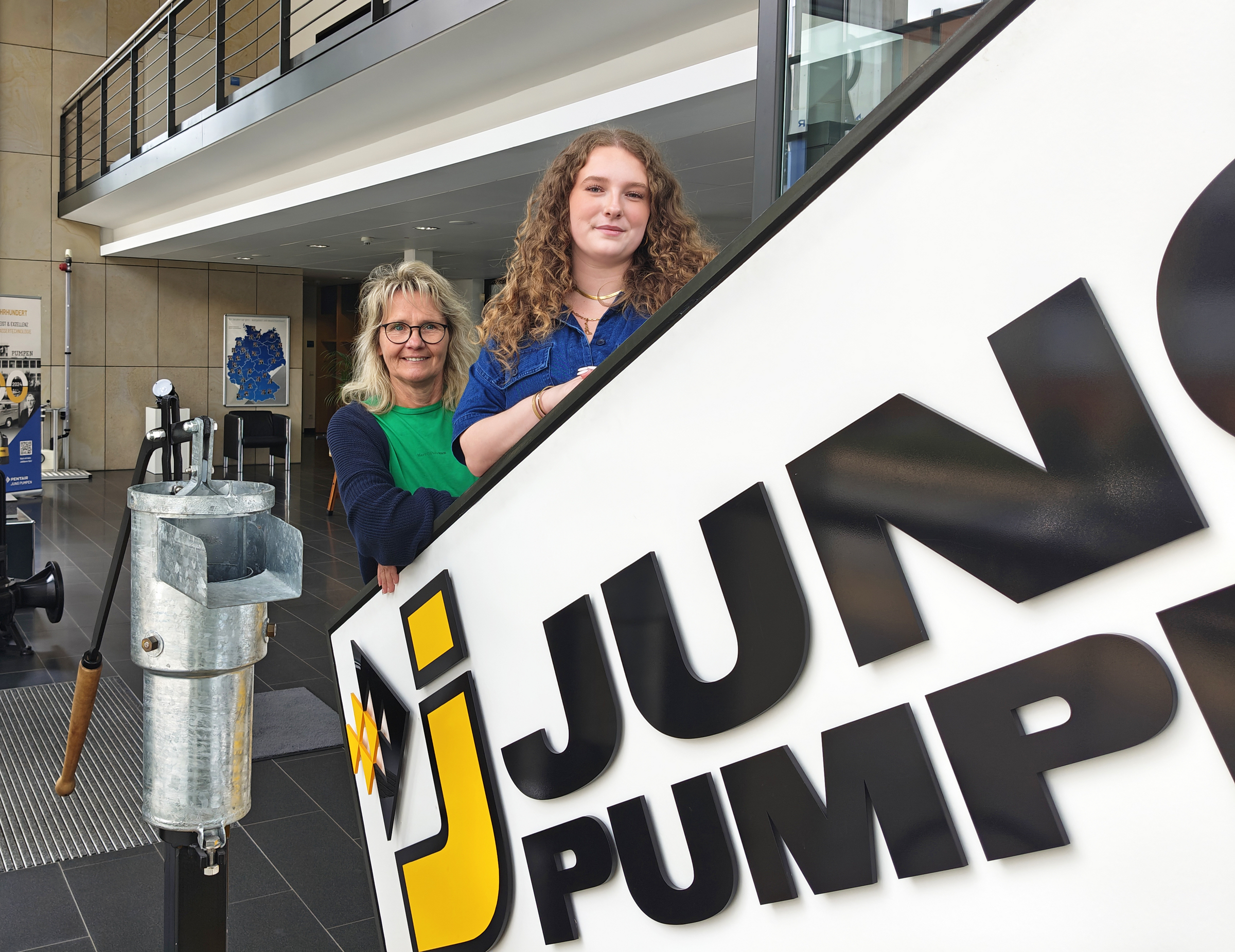 Haben sich im Rahmen der AusbildungsAktion.KreisGT kennengelernt (v.l.): Personalerin Heike Steinert und Auszubildende Luca Marie Bührmann.