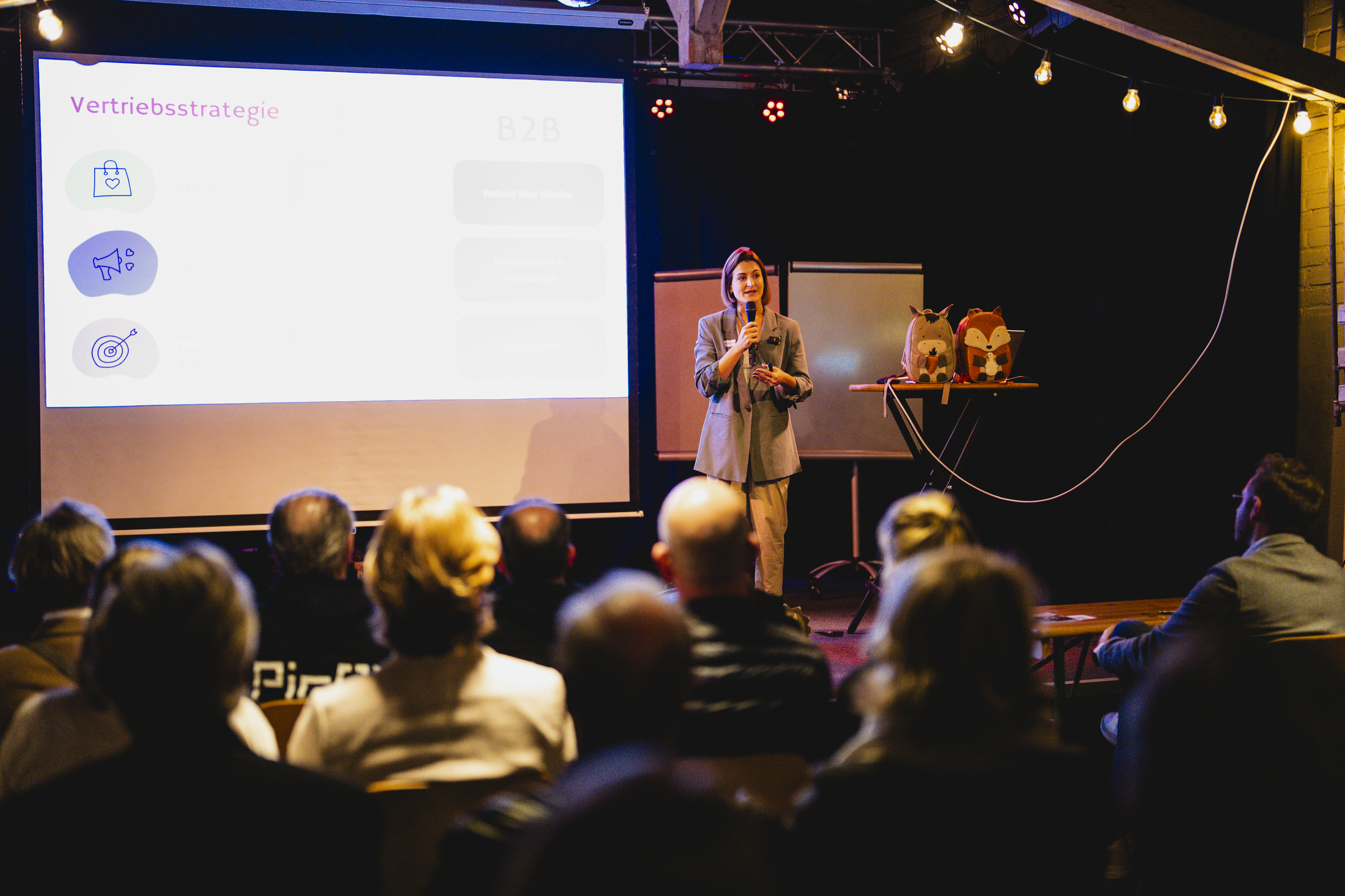 Wer gewinnt in diesem Jahr? Beim Live-Pitch 2023 konnte Alina Christanhemmers mit ihren veganen Kinderrucksäcken überzeugen. Foto: proWi GT