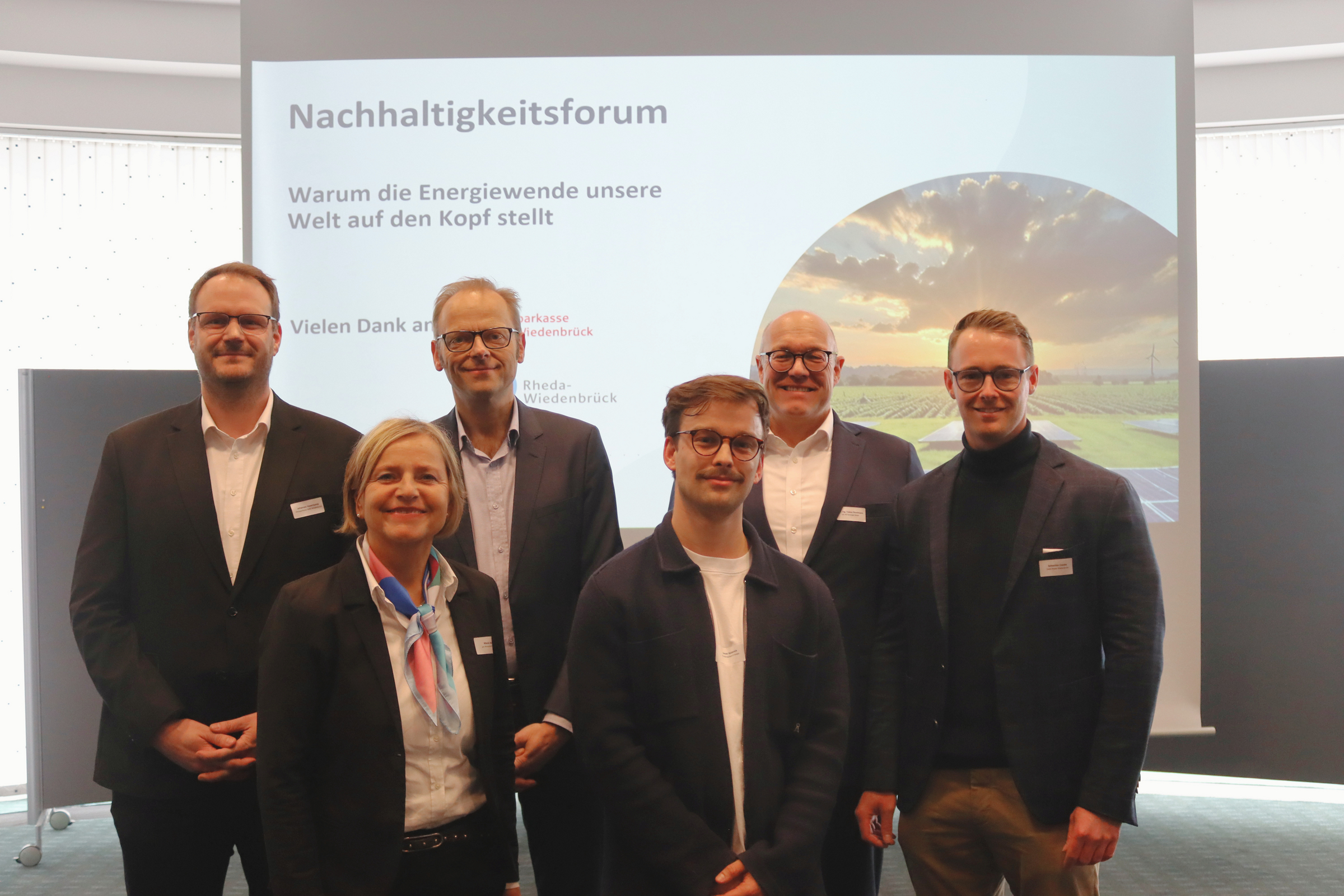 Nahmen die Energiewende in den Blick (v.l.): Johannes Haverkamp (Kreissparkasse Halle-Wiedenbrück), Nikola Weber (pro Wirtschaft GT), Dr. Tim Meyer, Jonas Keldenich (pro Wirtschaft GT), Tobias Peselmann (pbr NETZenergie), Sebastian Czoske (Stadt Rheda-Wiedenbrück).