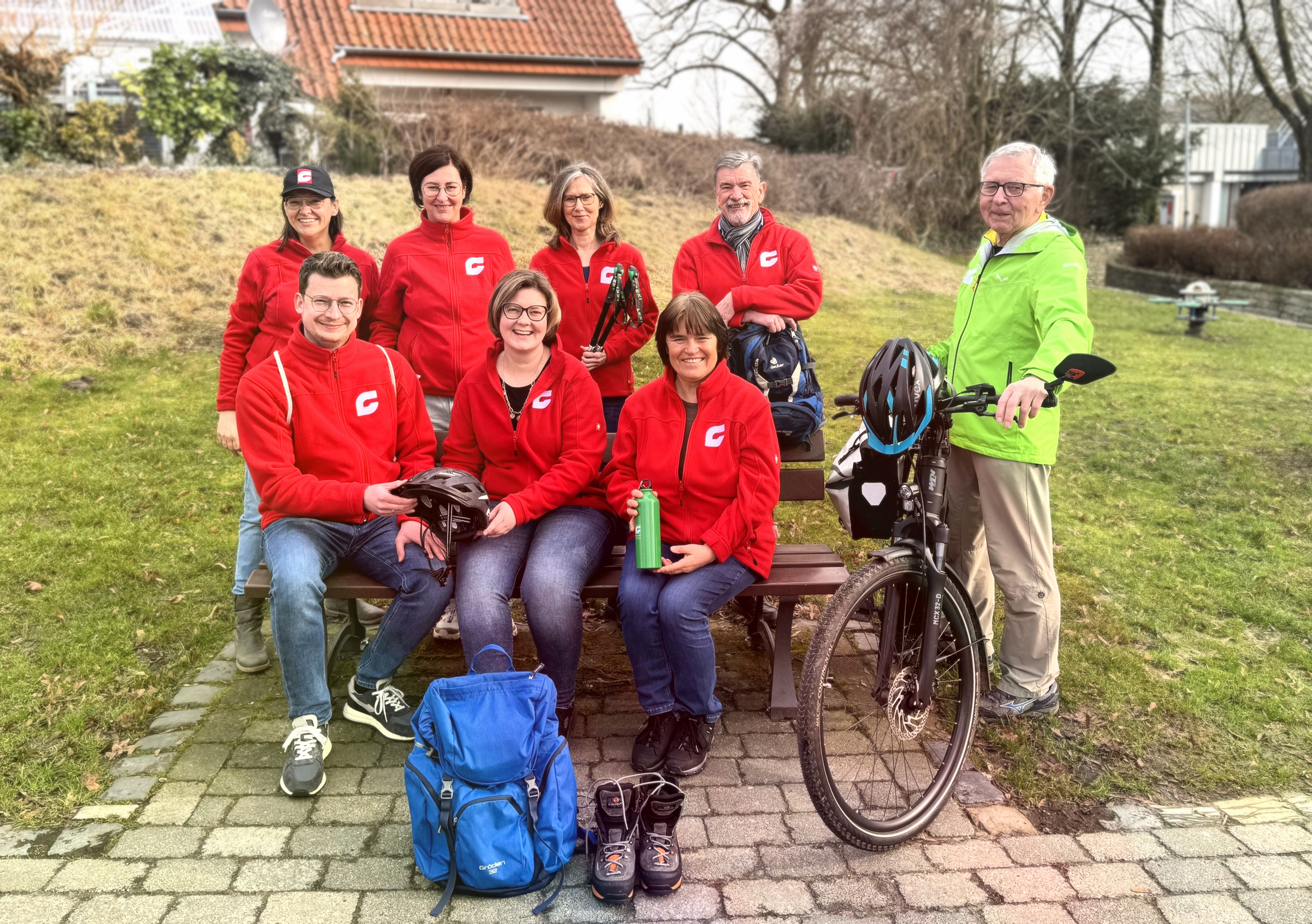 Anne Waldow (Stadt Borgholzhausen), Martina Janssen (Stadt Versmold), Marion Lauterbach (pro Wirtschaft GT), Hartmut Lüker (Wanderwart), Lothar Breiter (Radwart); unten: Dominic Rudek (Stadt Steinhagen), Sandra Wursthorn (Stadt Werther), Beate Gunia (Stadt Halle/Westfalen); Foto: Stadt Borgholzhausen