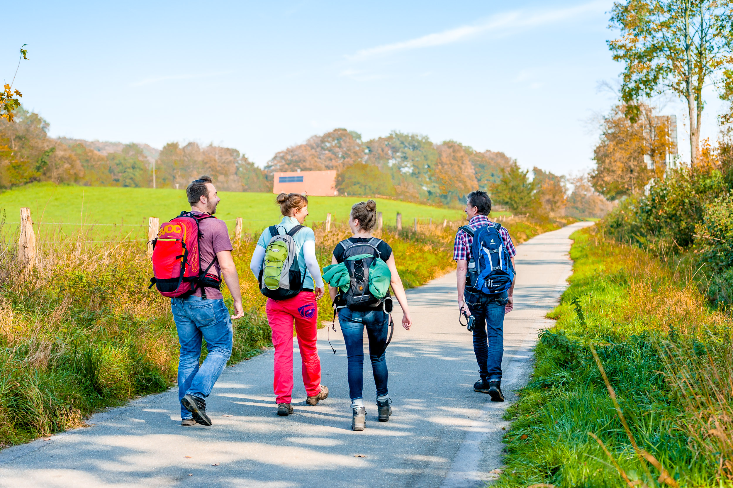 Wanderer auf dem Weg für Genießer