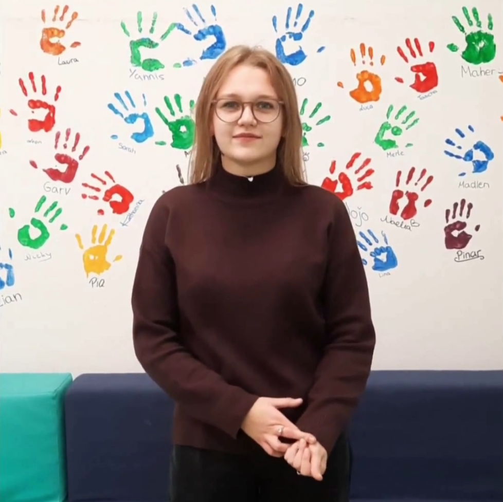 Anna Kötter erzählt im Rahmen der Videoreihe des Europe Direct Kreis Gütersloh über die Rolle der Anne-Frank-Gesamtschule als Europaschule.