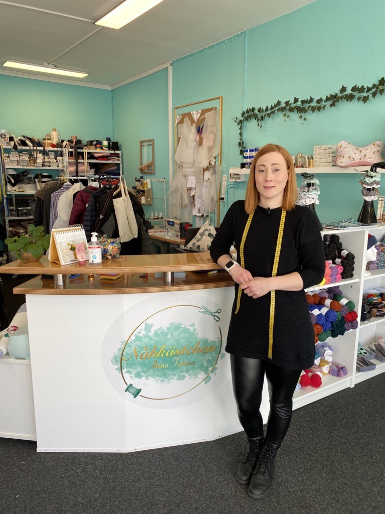 Anna Farina in ihrem „Nähkästchen“ in der Versmolder Münsterstraße.