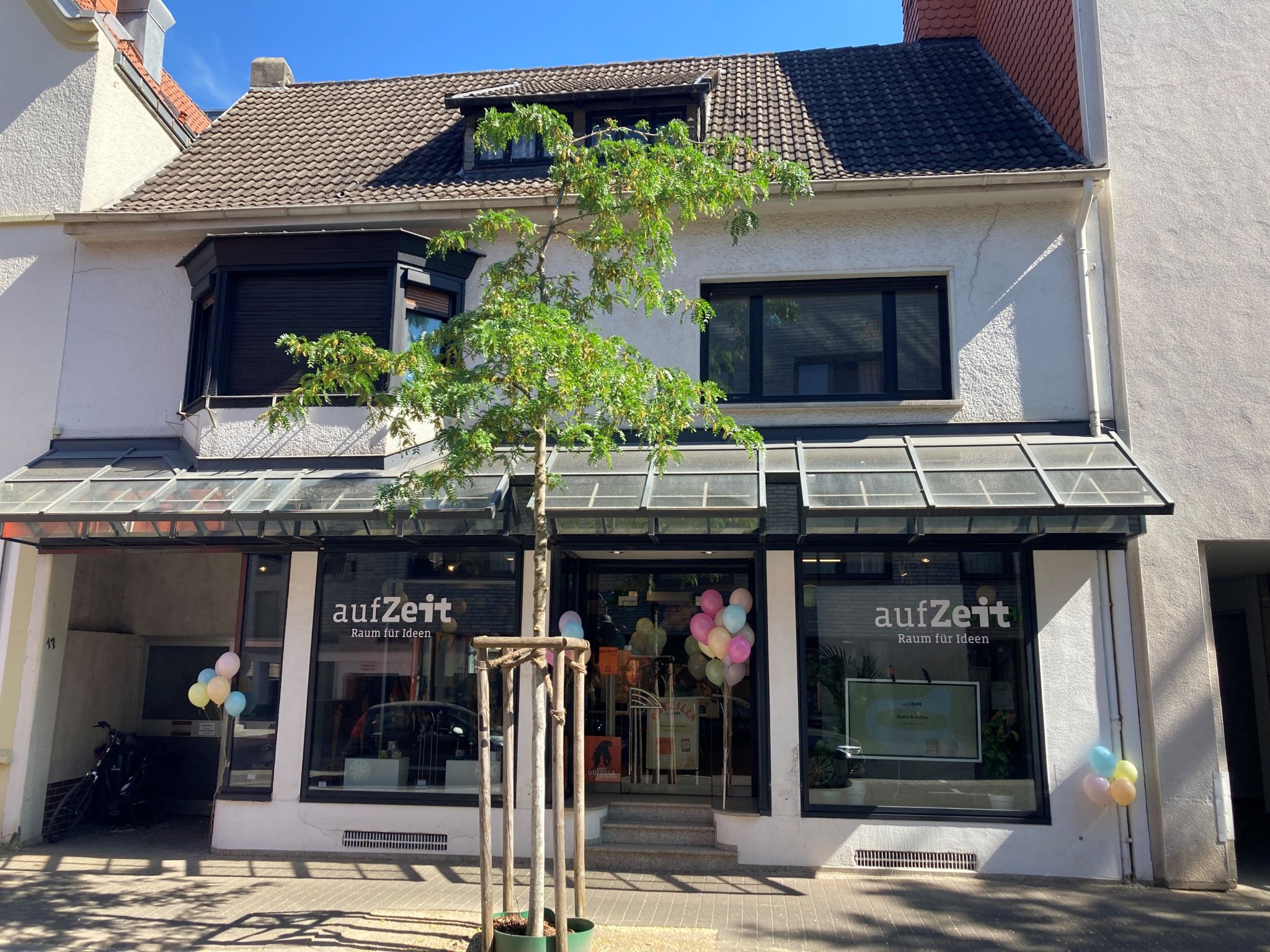 Im Pop-Up-Store ‘aufZeit’ in Gütersloh erzählen fünf Gründer ungeschönt ihre Gründungsgeschichte.