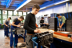 Werkstatt mit Arbeitern